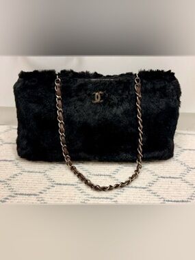 CHANEL Vintage Rare Chic Y2K Black Rabbit Fur Timeless CC Purse Shoulder Bag